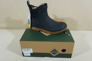 lot 308 image: Muck Boot Womens Muck Originals Ankle Boots -Size 5