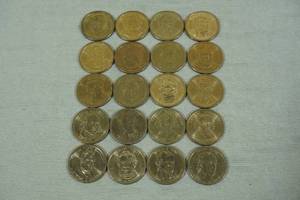 lot 319 image: 20 US Presidential Dollar Coins - First 5 Years of Series