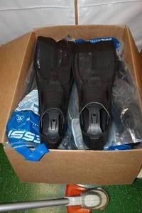 lot 324 image: 10 Pairs Cressi Rondinella Black Snorkel Fins Assorted Sizes