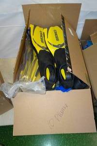 lot 325 image: 10 Pairs Cressi Pluma Yellow Snorkel Fins Assorted Sizes