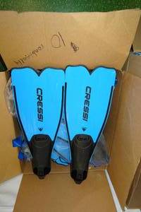 lot 327 image: 10 Pairs Cressi Rondinella BlackBlue Snorkel Fins Assorted Sizes