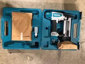 Makita Pneumatic 18-Gauge 2 in. Brad Nailer Customer Returns See Pictures