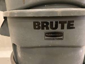 lot 54 image: Six Gray Brute Rubbermaid 32 Gallon Trash Cans
