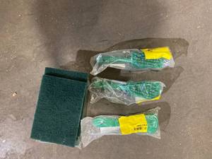 lot 95 image: Medium Duty Nylon Pad and Green Handled Brushes