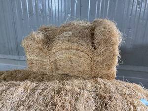 lot 39 image: Pallet of Decorative Straw