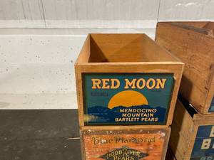 lot 44 image: 6 Vintage Crates