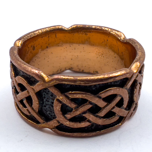 lot 19 image: Peter Stone, Celtic Knot Copper Ring. Size 5 - 5.25.