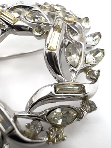 lot 68 image: Trifari Rhinestone Wreath White Base Metal Brooch .