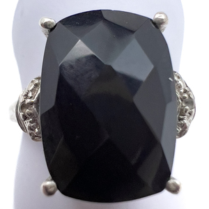 lot 112 image: Onyx Sterling Silver Ring. Size 7.
