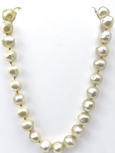 lot 153 image: Marvella Simulated Pearl Base Metal Bead Necklace. Hook Clasp Set With Rhinestones.