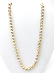 lot 158 image: Simulated pearl, Unknown Maker, Yellow Plated Sterling Silver Clasp, Bead Necklace.