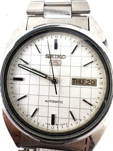 lot 1 image: Mens Seiko 5 Automatic 7009-3040 Stainless Automatic Watch. Starts up - appears to be working