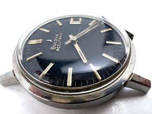 lot 13 image: Mens Bulova Accutron M8 cal. 218D white stainless steel. NOT WORKING