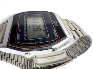 lot 17 image: Mens Timex VINTAGE white stainless steel and base metal Digital Watch. New Battery Installed