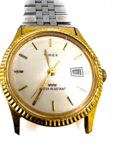 lot 103 image: Mens VINTAGE Timex fluted bezel yellow stainless steel and base metal Mechanical Watch. Working when wound.