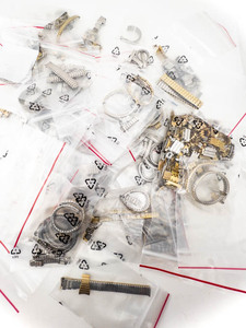 lot 154 image: Large Bag of assorted VINTAGE watch band & links - expansion and link style.