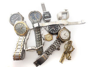 lot 160 image: Assortment of 11 quartz watches SeikoPuritanCitizenTozajCarriageQuintelLA Express.