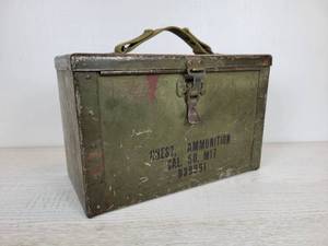 lot 581 image: Vintage Steel M17 Ammunition Box