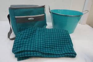 Teal Tub, Blanket, cooler