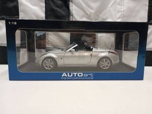 lot 3 image: Autoart Performance Nissan 350 Z Roadster 118th Scale Die Cast Car