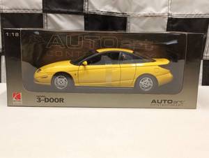 lot 4 image: Autoart Contemporary Saturn 3-Door Coupe 118th Scale Die Cast Car