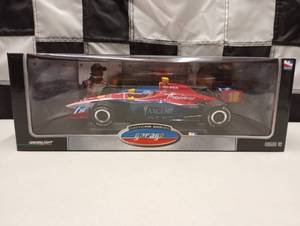lot 5 image: Green Light Indy Car Series Garage 118th Scale Die Cast Indy Car