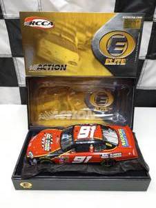 lot 19 image: Action Elite Bill Elliot  #91 AAPA-Auto  Bumper to Bumper 124th Scale Die Cast Car Low Serial #