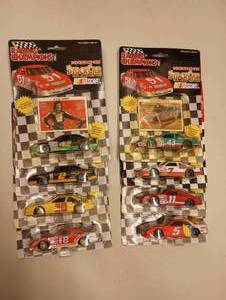lot 100 image: Racing Champions 164th Scale Die Cast Cars