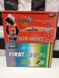 lot 103 image: Revell 124th Scale Die Cast Cars