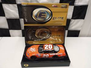 lot 150 image: Action Elite Tony Stewart #20 Home Depot 124th Scale Die Cast Car Low Serial #