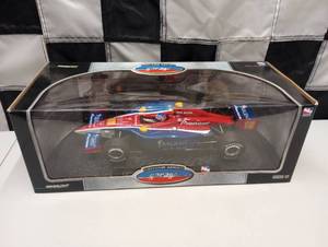 lot 168 image: Green Light Indy Car Series Garage 118th Scale Die Cast Indy Car