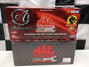 lot 194 image: Mac Tools 124th Scale Die Cast Car