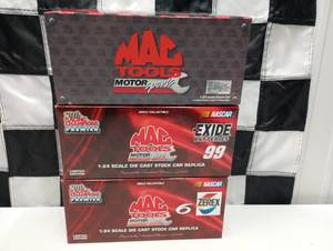 lot 196 image: Racing Champion Mac Tools 124th Scale Die Cast Car