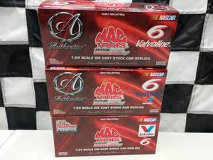 lot 197 image: Racing Champion Mac Tools 124th Scale Die Cast Car