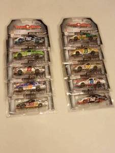 lot 124 image: Team Caliber Pit Stop 164th Scale Die Cast Cars
