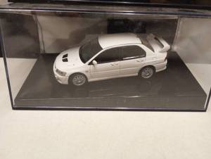 lot 247 image: Autoart 143rd Scale Die Cast Cars