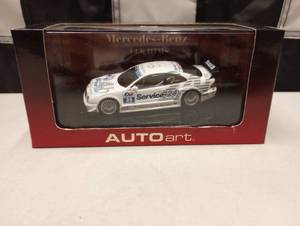 lot 250 image: Autoart Mercedes Benz 143rd Scale Die Cast Cars