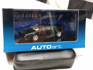 lot 255 image: Autoart Lotus Esprit V8 143rd Scale Die Cast Car