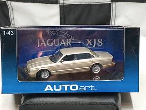 lot 262 image: Autoart Jaguar XJ8 143rd Scale Die Cast Car