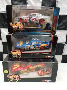 lot 263 image: Hot Wheels 124th Scale Die Cast Cars
