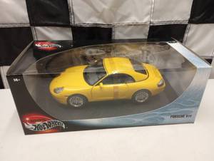lot 267 image: Hot Wheels Porsche 911 118th Scale Die Cast Car