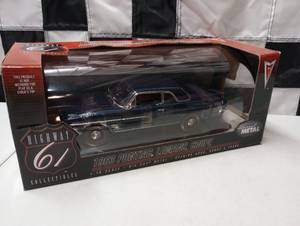 lot 268 image: Highway 61 Collectibles 1963 Pontiac Lemans Coupe 118th Scale Die Cast Car