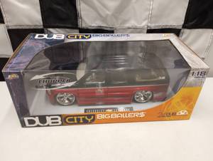 lot 271 image: Dub City Big Ballers Chevrolet Suburban 118th Scale Die Cast Truck
