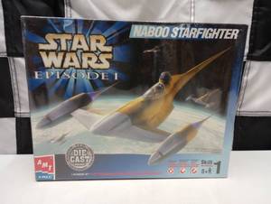 lot 312 image: Ertl AMT Star Wars Episode 1 Naboo Starfighter 148th Scale Die Cast Model