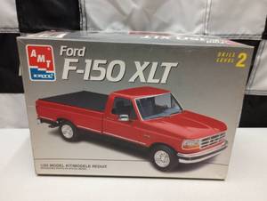lot 317 image: Ertl AMT Ford F-150 XLT Truck 125th Scale Model Kit