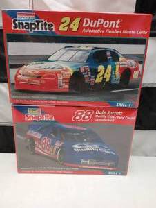 lot 325 image: Monogram And Revell Snap Tite 132nd Scale Model Kits