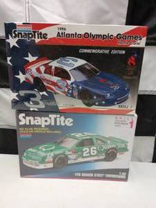 lot 326 image: Monogram Snap Tite 132nd Scale Model Kits