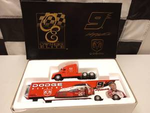 lot 296 image: Owners Elite Kasey Kahne #9 Dodge Dealers 164th Scale Die Cast Coin Bank Hauler