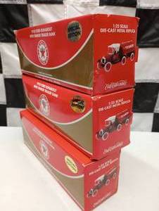 lot 281 image: Ertl Collectibles Texaco 1918 Ford Runabout Tanker Trailer 125th Scale Die Cast