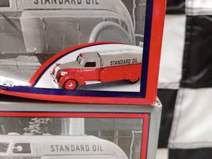 lot 286 image: Ertl Collectibles Standard Texaco Die Cast Coin Banks
